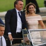 No banco da frente, Pitfilho vira Primeiro Ministro