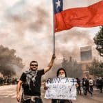 'Estamos em guerra' de Piñera atiça reação dos chilenos. Veja