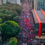 Protesto em SP reúne multidão pelo "Fora Bolsonaro'